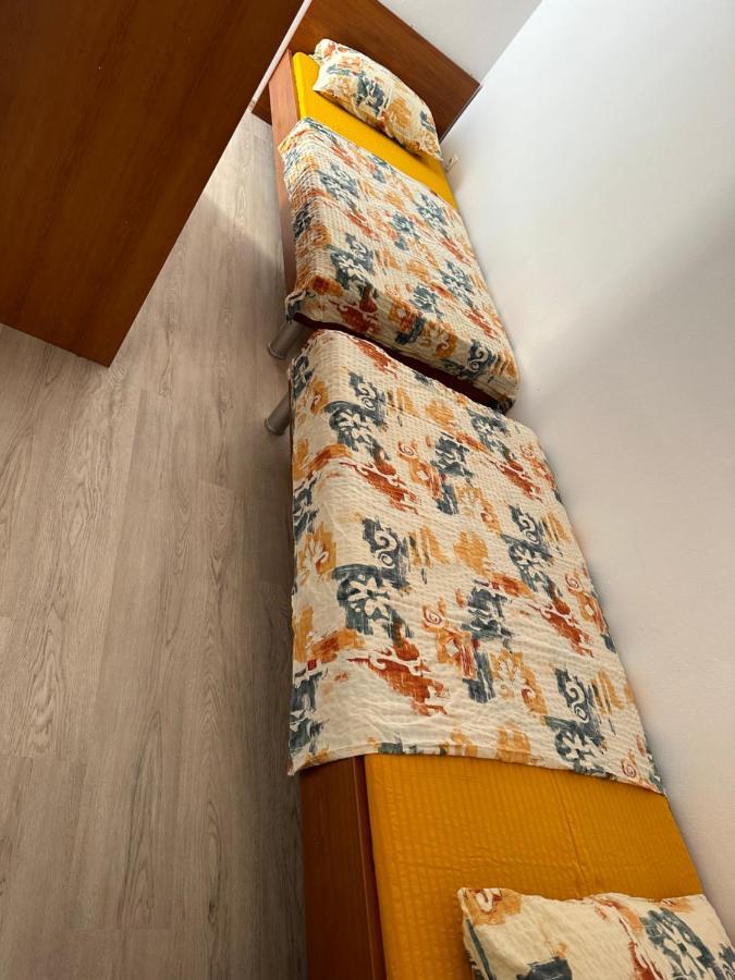 דירות Ljubač App 4 - 6 Persons Direct On The Seaside, 1St Floor מראה חיצוני תמונה