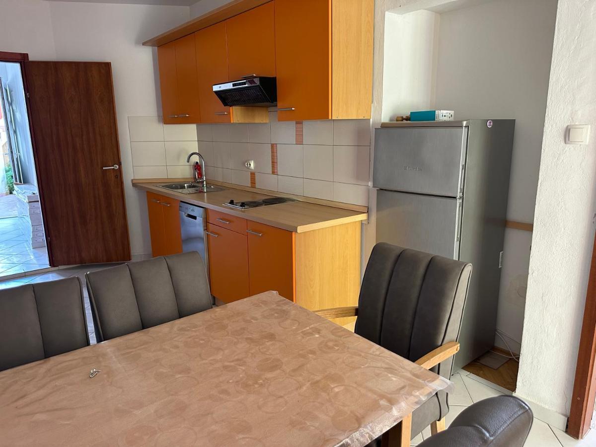 דירות Ljubač App 4 - 6 Persons Direct On The Seaside, 1St Floor מראה חיצוני תמונה