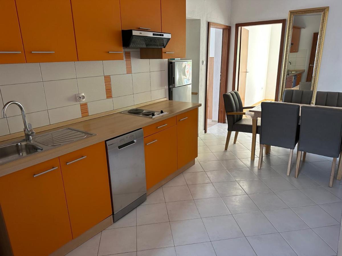 דירות Ljubač App 4 - 6 Persons Direct On The Seaside, 1St Floor מראה חיצוני תמונה